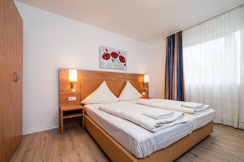 G & L Hotel