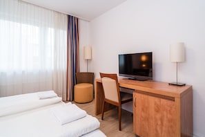 Double Room | Free WiFi, bed sheets - G & L Hotel (Dortmund)
