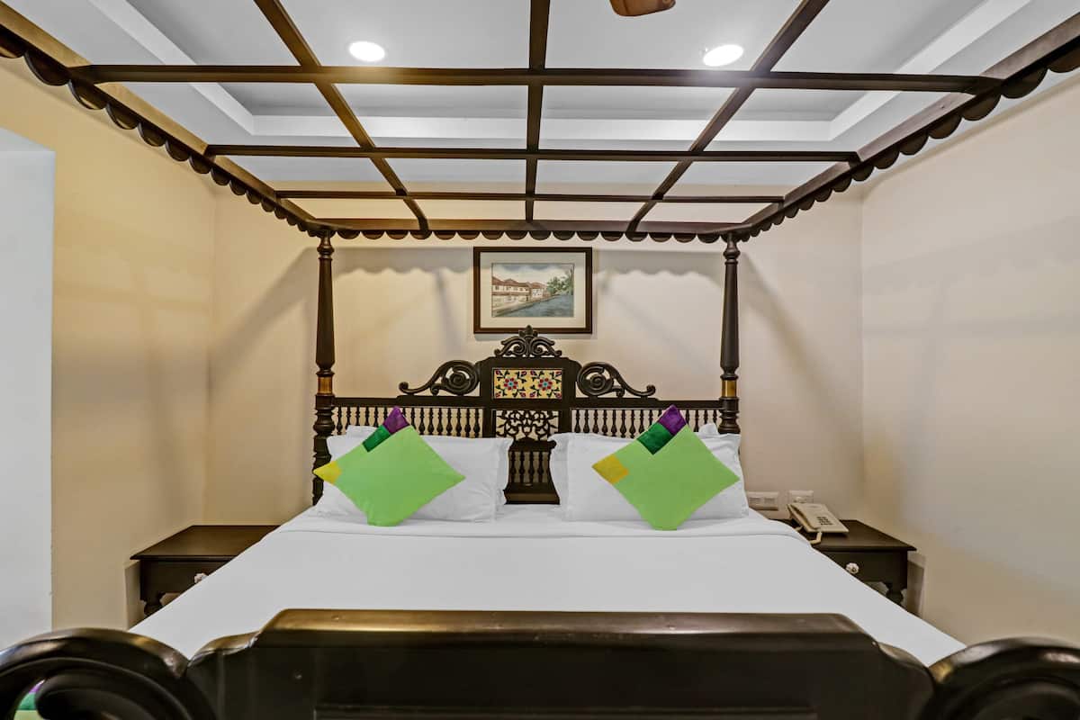 Standard Double Room | Desk, iron/ironing board (on request)