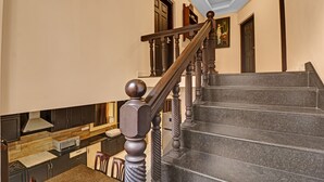 Staircase - Treebo Anchor Inn (Kochi)