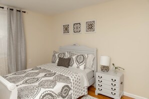 4 bedrooms, WiFi, bed sheets