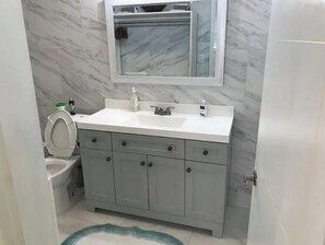 Kombination af bruser/badekar