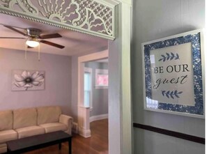 Interior - Beautiful furnished 2 bdr great location Elmwood (Buffalo)