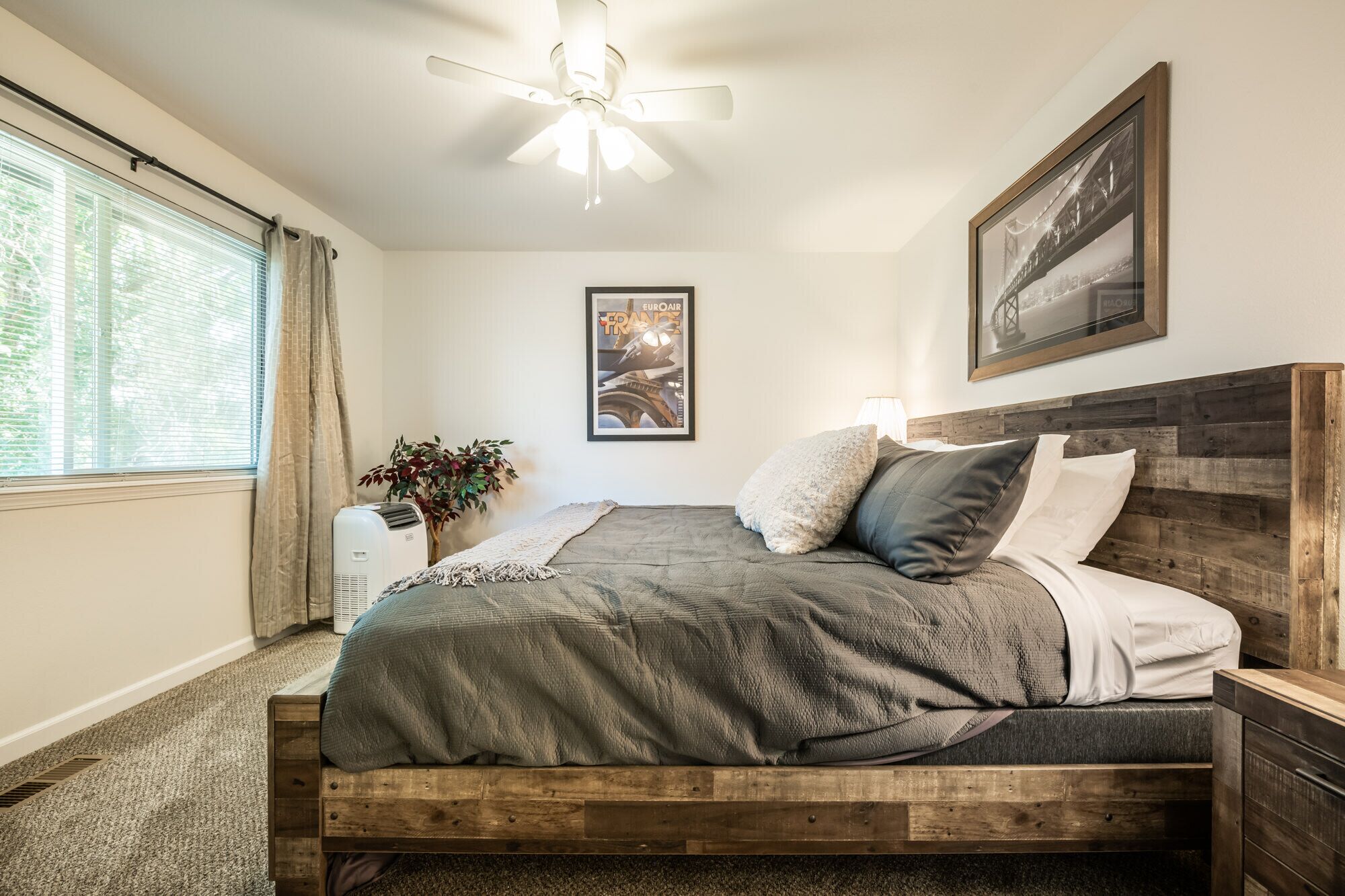 3 makuuhuonetta, silitysrauta/-lauta, ilmainen Wi-Fi, vuodevaatteet