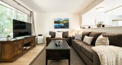 ❀ Stunning ❀ Townhouse with A/C! Sleeps 5 People