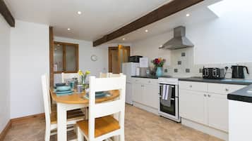 Cottage | Dapur pribadi | Lemari es, mesin pencuci piring, ketel listrik, dan pemanggang roti