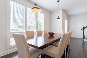 Dining - The Gibson - Only 5 Minutes from Downtown (Nashville)