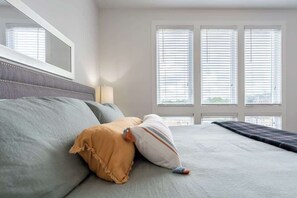3 bedrooms, iron/ironing board, free WiFi, bed sheets - The Gibson (Nashville)
