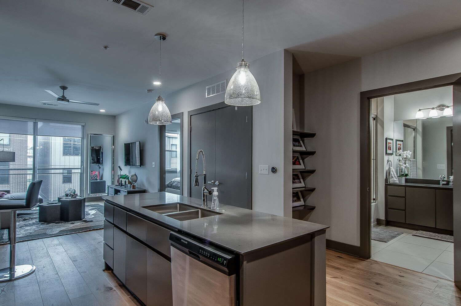 المنشأة من الداخل