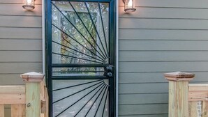 Exterior detail - Rustic Studio Walkable to Music Row (Nashville)