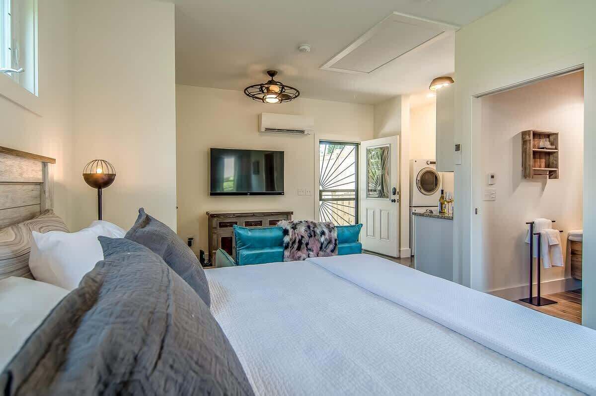 5 bedrooms, iron/ironing board, free WiFi, bed sheets