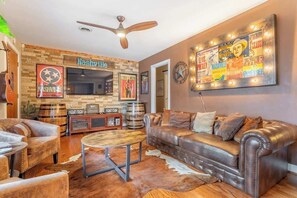Interior - The Musician's Cottage (Nashville)