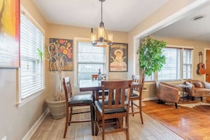 Dining - The Musician's Cottage (Nashville)