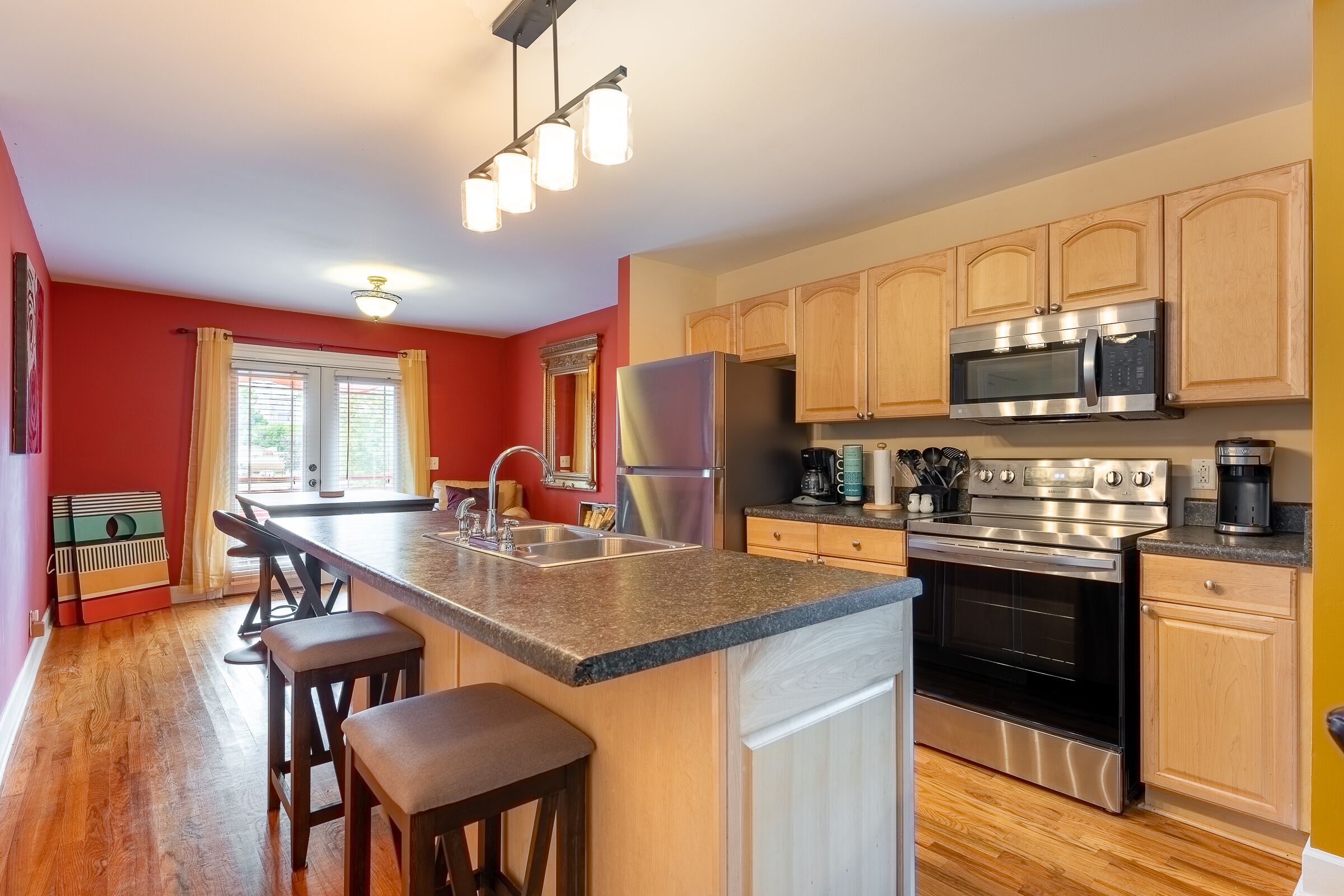 The Sunny Side Up - Only 5 Minutes from Downtown