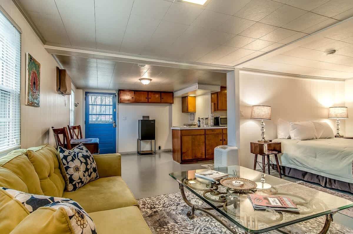 Strykjärn/strykbräda, gratis wi-fi och sängkläder