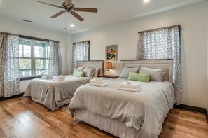 4 bedrooms, iron/ironing board, free WiFi, bed sheets