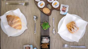 Tägliches inbegriffenes kontinentales Frühstück