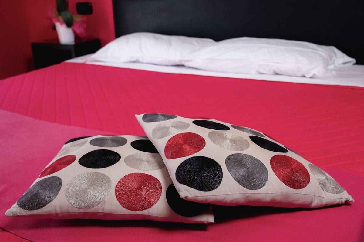 Romantisk dobbeltrom, 1 kingsize-seng, badekar | Sengetøy av topp kvalitet, dundyner og memory foam-senger