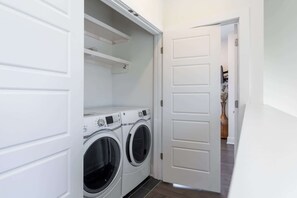 Interior - The East Side Vibe - Spacious Home in Great (Nashville)
