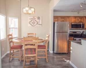 Dining - Snow Bird's Nest by Mesquite Vacation Rentals with Community Amenities and $510 in free daily activities (Mesquite)