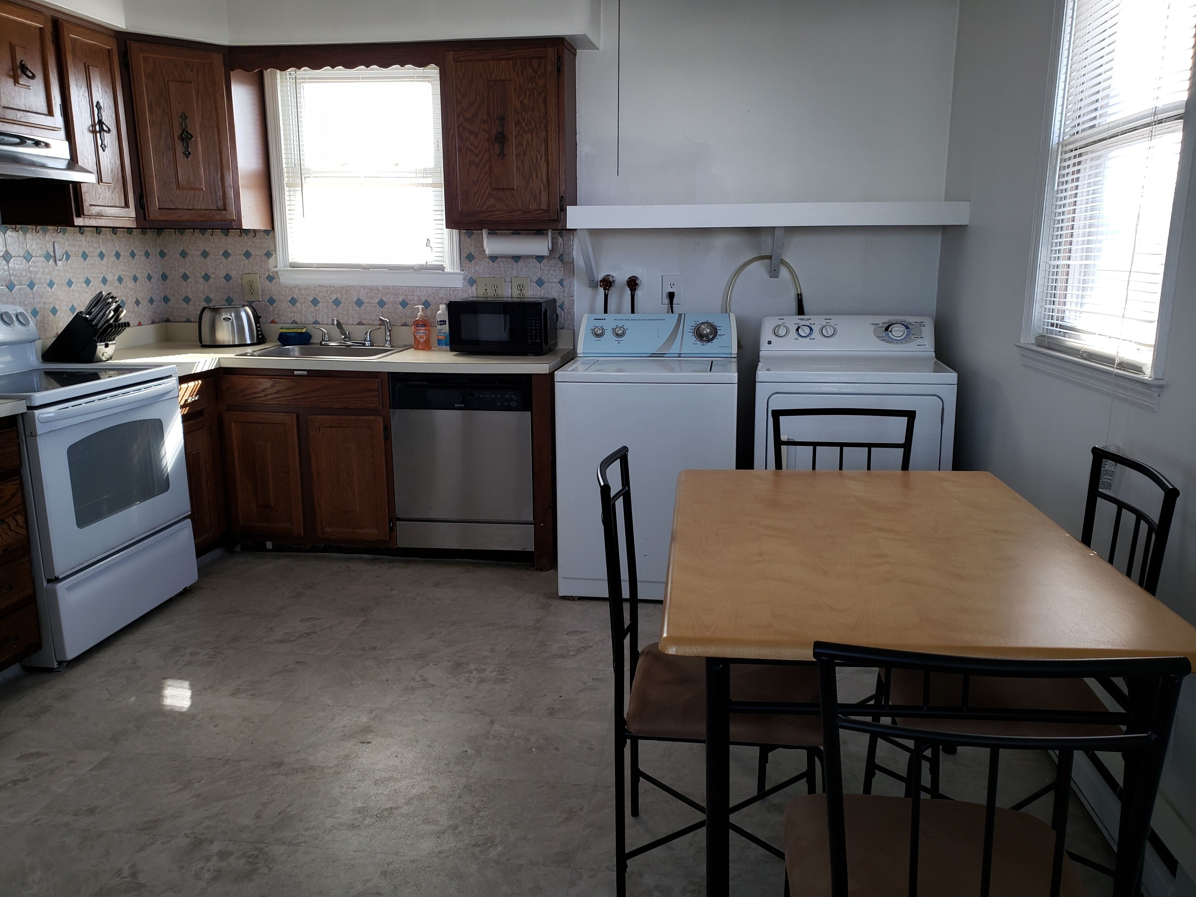 5 min walk to the beach. 5-10 min drive to Atlantic City Boardwalk and Casinos