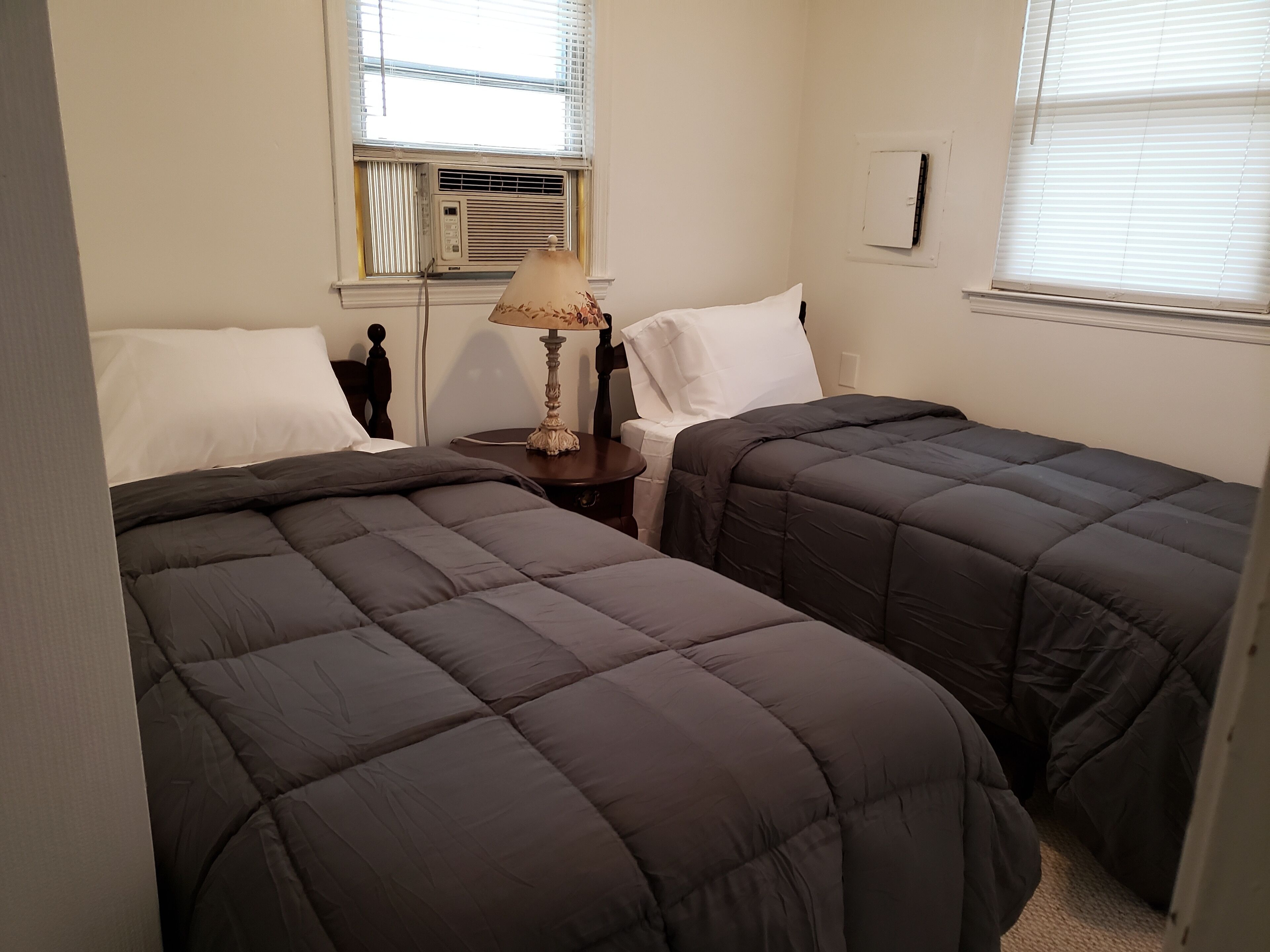 5 min walk to the beach. 5-10 min drive to Atlantic City Boardwalk and Casinos