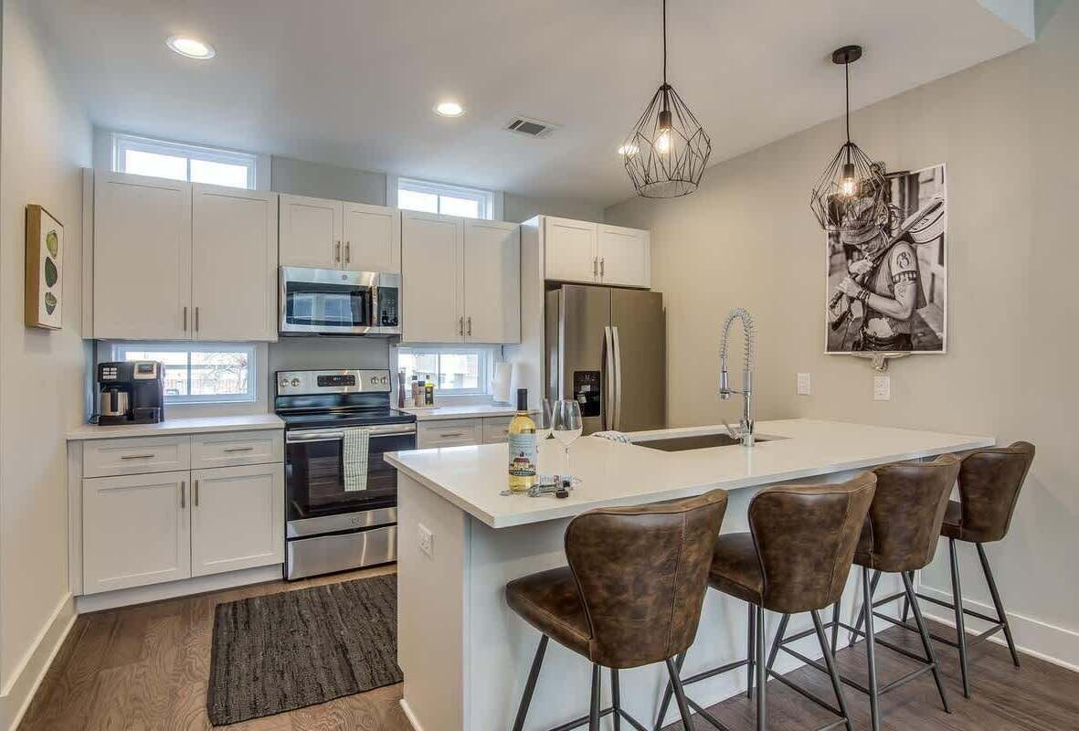 Kjøleskap, mikrobølgeovn, ovn og kokeplater