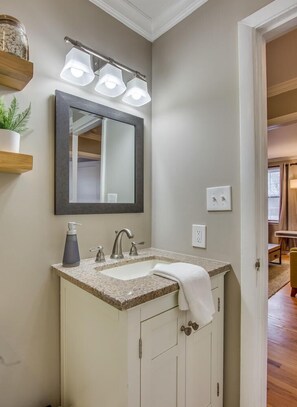 Hair dryer - The Emmy Lou - Monthly Furnished Rental (Nashville)