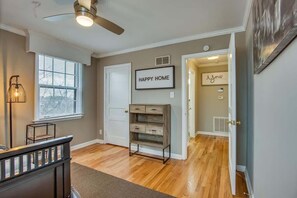 Interior - The Emmy Lou - Monthly Furnished Rental (Nashville)