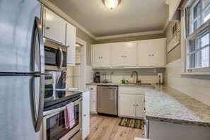 Fridge, microwave, oven, stovetop - The Emmy Lou - Monthly Furnished Rental (Nashville)
