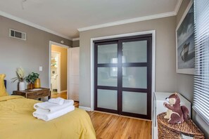 10 bedrooms, iron/ironing board, free WiFi, bed sheets - The Emmy Lou - Monthly Furnished Rental (Nashville)