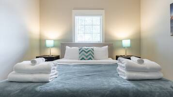 3 makuuhuonetta, silitysrauta/-lauta, ilmainen Wi-Fi, vuodevaatteet