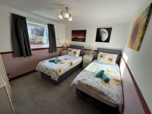 Cottage | 3 bedrooms, individually decorated, individually furnished, free WiFi - Eric House (Filey)