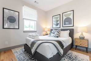 15 habitaciones, tabla de planchar con plancha y wifi gratis 