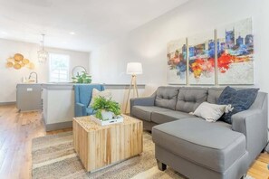 Televisión y oficina 