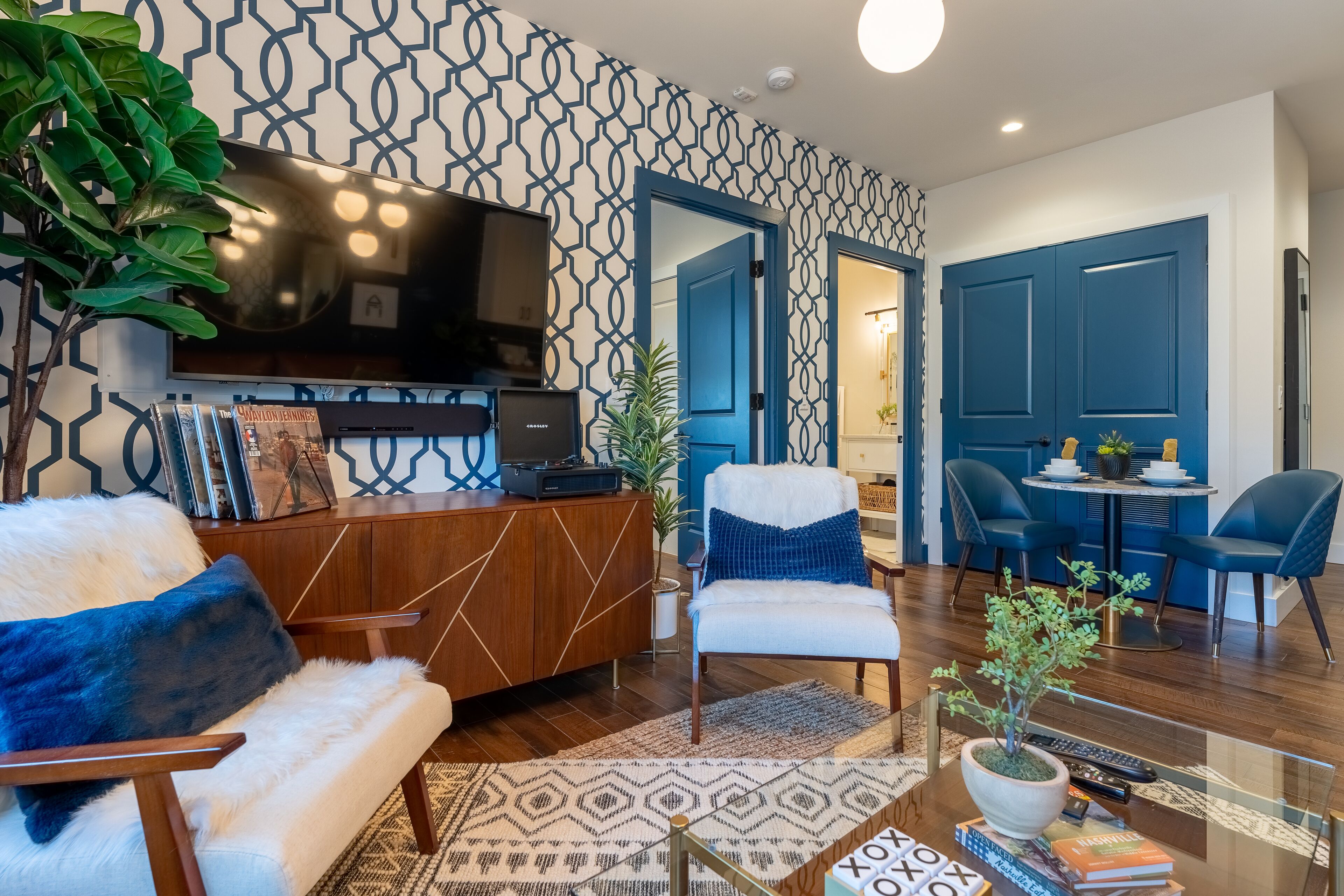 Bohemian Rhapsody - Stylish Condo