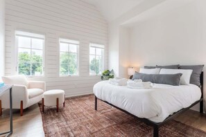 3 chambres, fer et planche à repasser, accès au Wi-Fi (inclus)