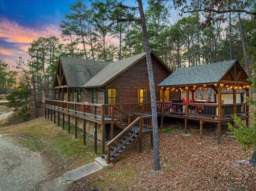 Location!~DogFriendly~Hot Tub~FirePit~Arcade