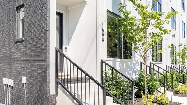 Exterior detail - The Bel- Vandy (Nashville)
