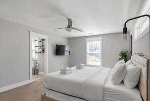 3 bedrooms, desk, iron/ironing board, free WiFi