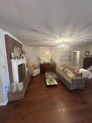 Televisión y chimenea 