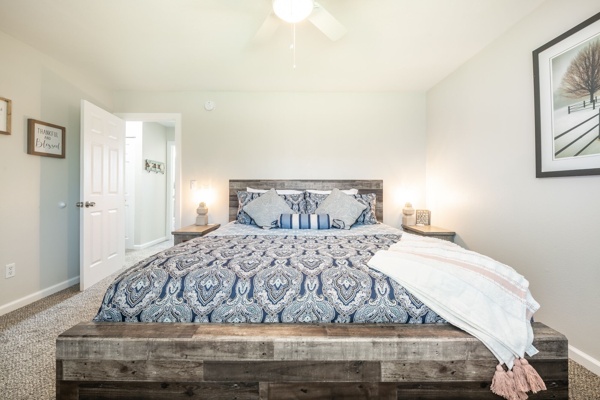 3 slaapkamers, een strijkplank/strijkijzer, gratis wifi, beddengoed