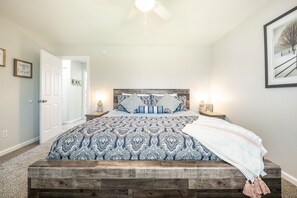 3 室のベッドルーム、アイロン / アイロン台、WiFi (無料)、ベッドシーツ