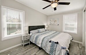 1 bedroom, iron/ironing board, free WiFi, bed sheets - 2 blocks to Downtown Square ! (Prescott)