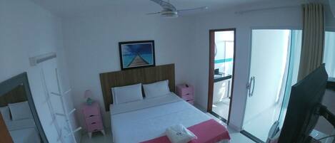 Romantic Room | Minibar, blackout drapes, WiFi (free), individually decorated