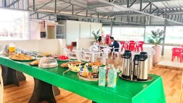 Tägliches inbegriffenes Frühstücksbuffet