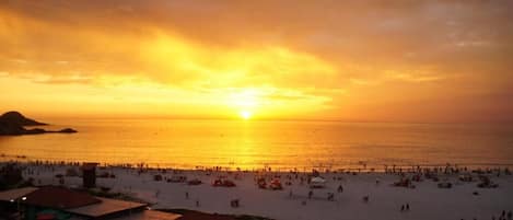 Una playa cerca