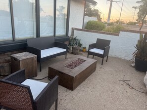 Terrace/patio - 4 Bedroom Hacienda with a Pool and GREAT location!! (Mesa)