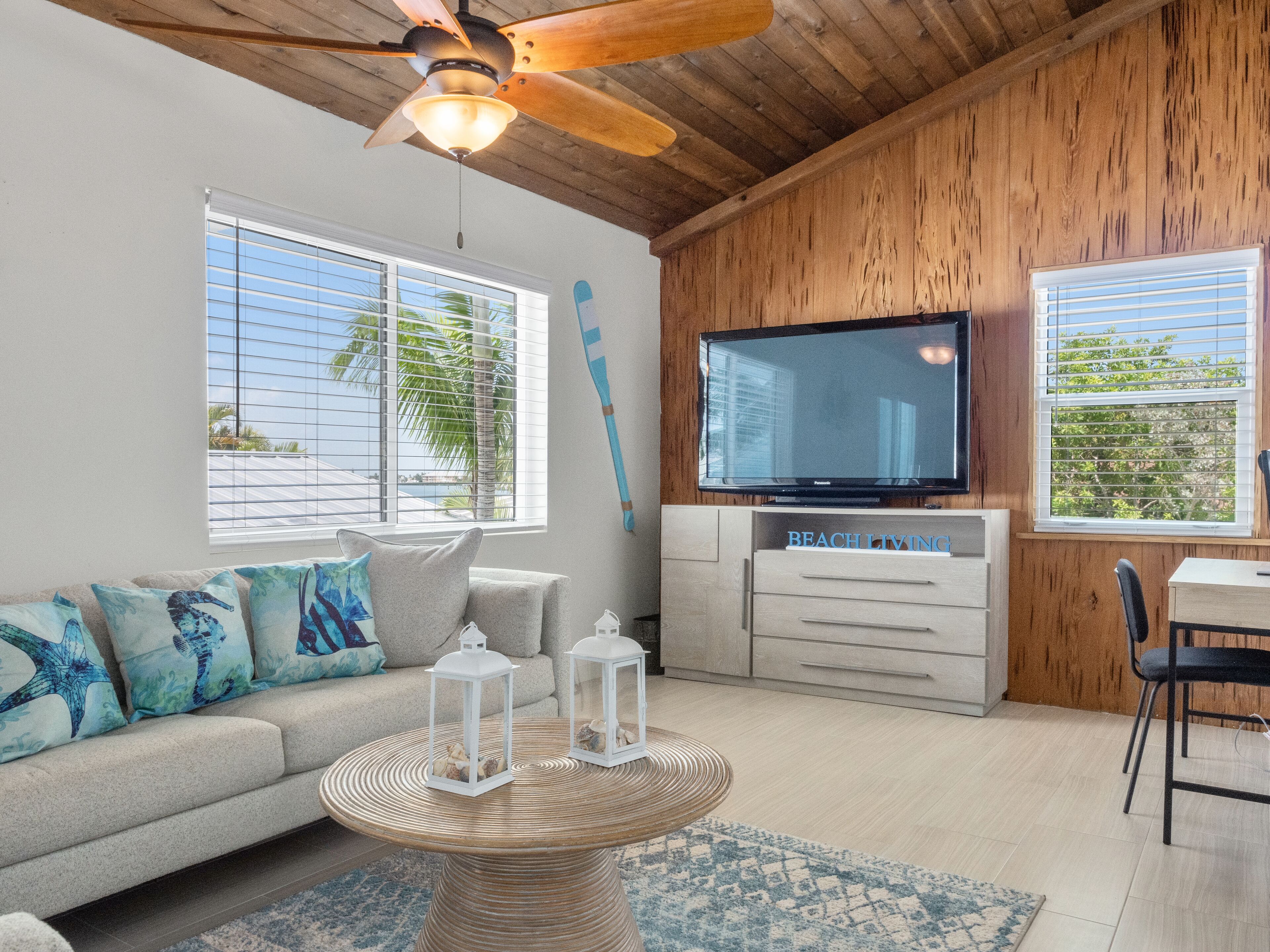 5br/4.5b Beach House- Heated Pool, Deep Water Dock, Walk To Beach! - Fort Pierce, FL