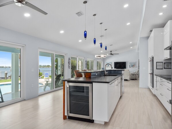 Enjoy a meal in the kitchen with a dishwasher and a view of the pool.
